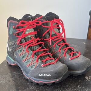 Salewa Women’s Mountain Trainer Light, Mid, Goretex Boots